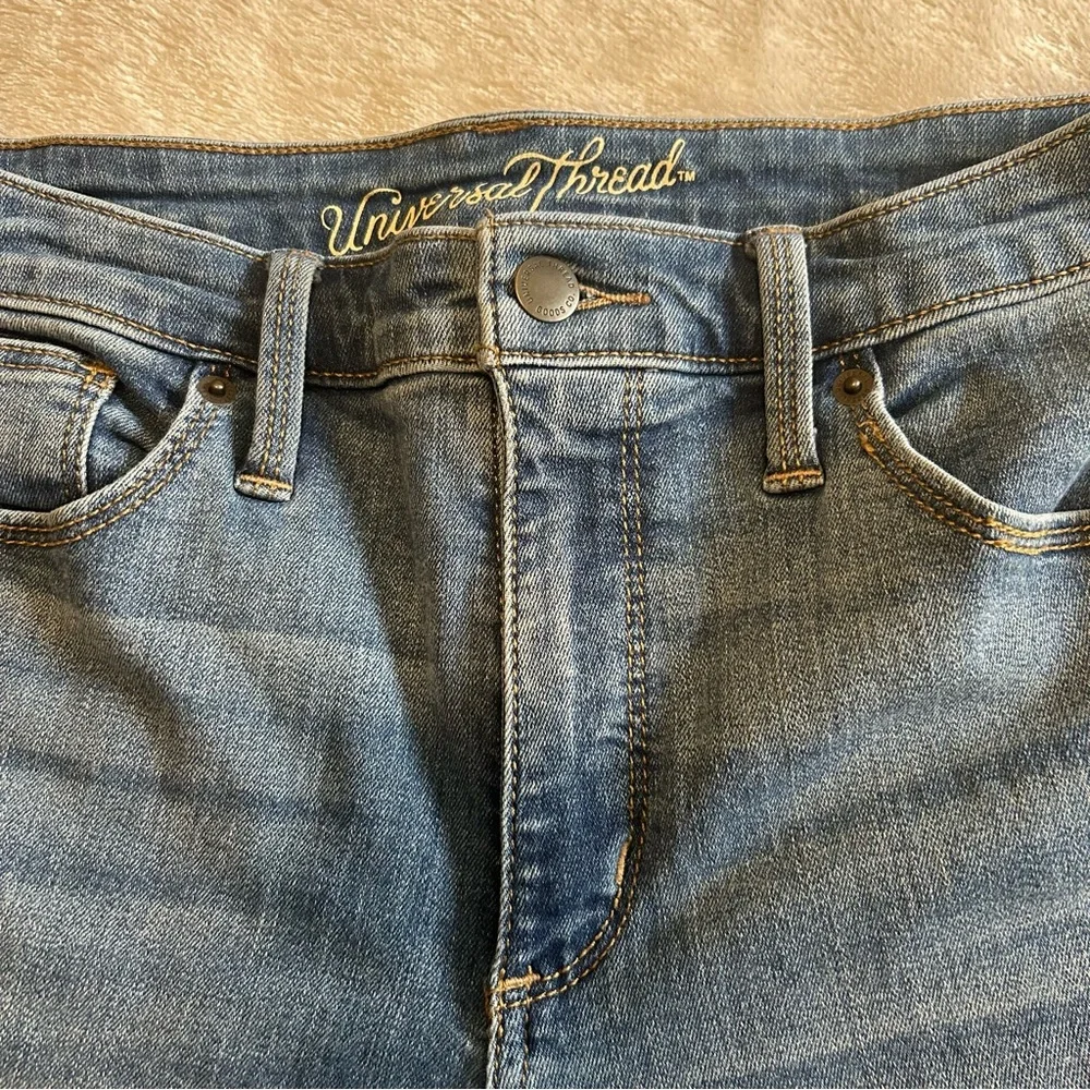 Universal Thread High Rise Skinny Light Wash Jeans - Picture 3 of 7
